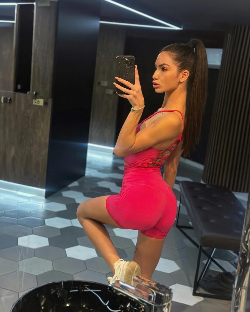 alexxssandrovva_1729490981_3483545291783035435_6420170385