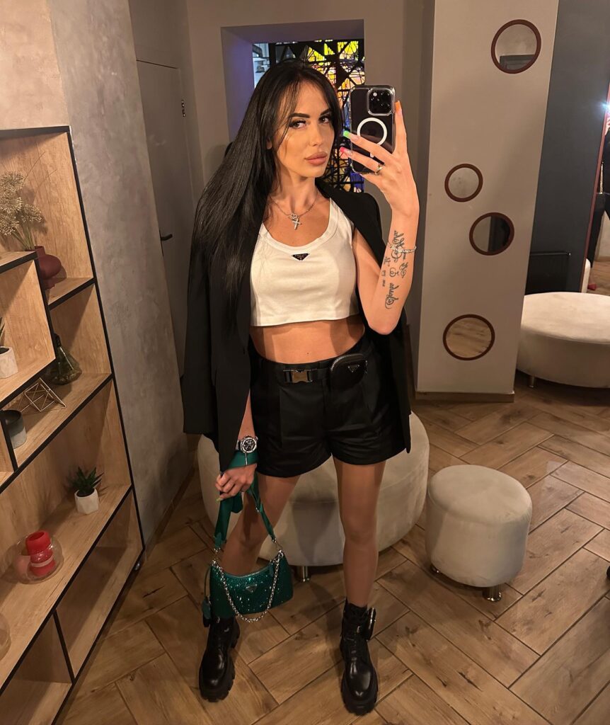 alisha-ua_1681003022_3076798816582096310_19784222820