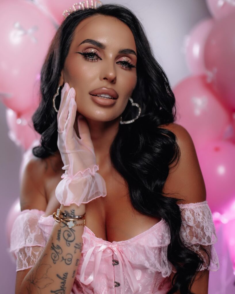 alisha-ua_1732602275_3509644719501531831_19784222820