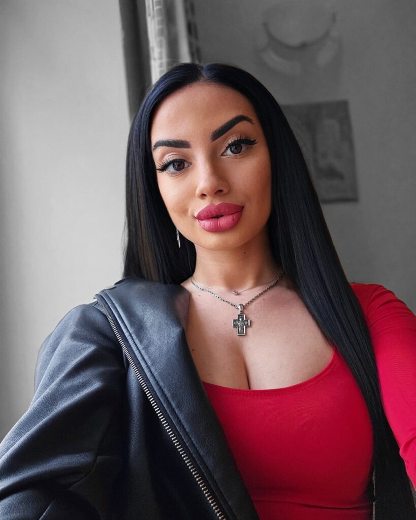 alyonka_sergeeva_995_1746637335_3627379337599125311_7397518821