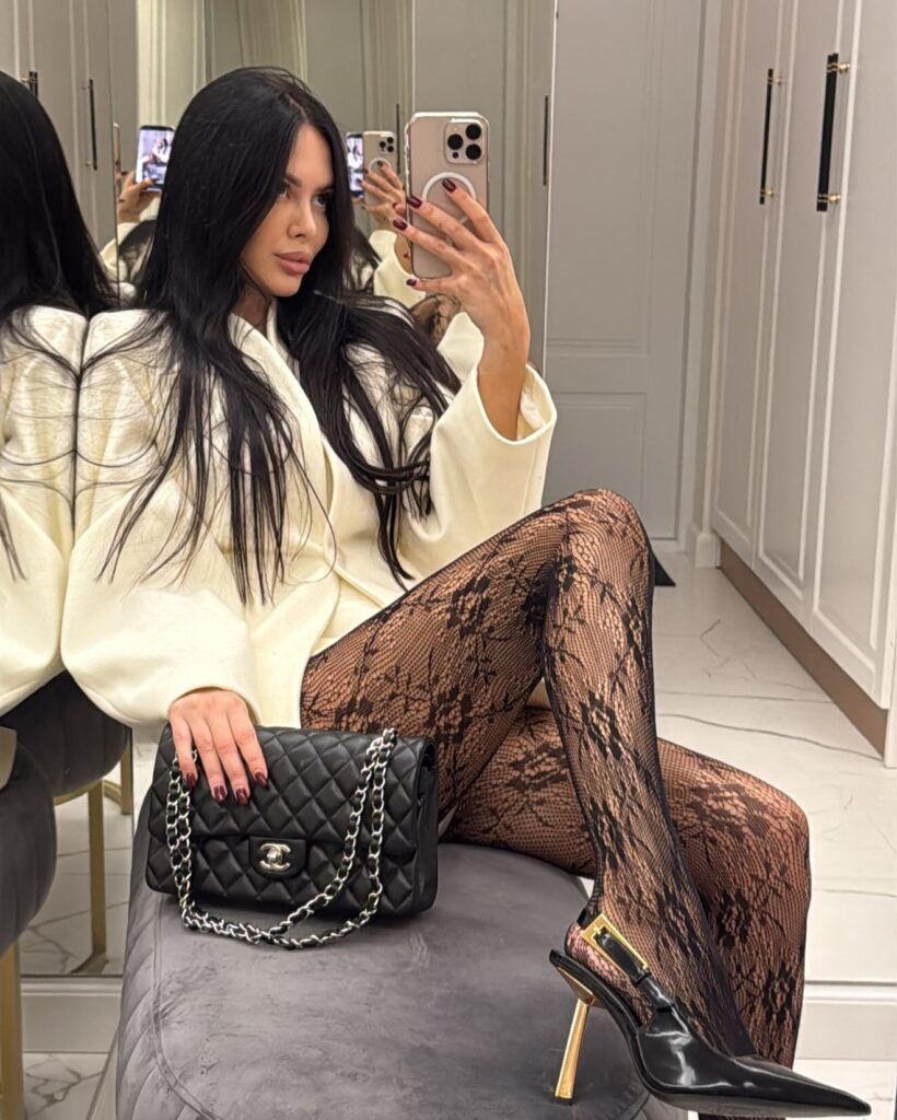 brunette___8_1741029854_3580340380105995454_1595544623
