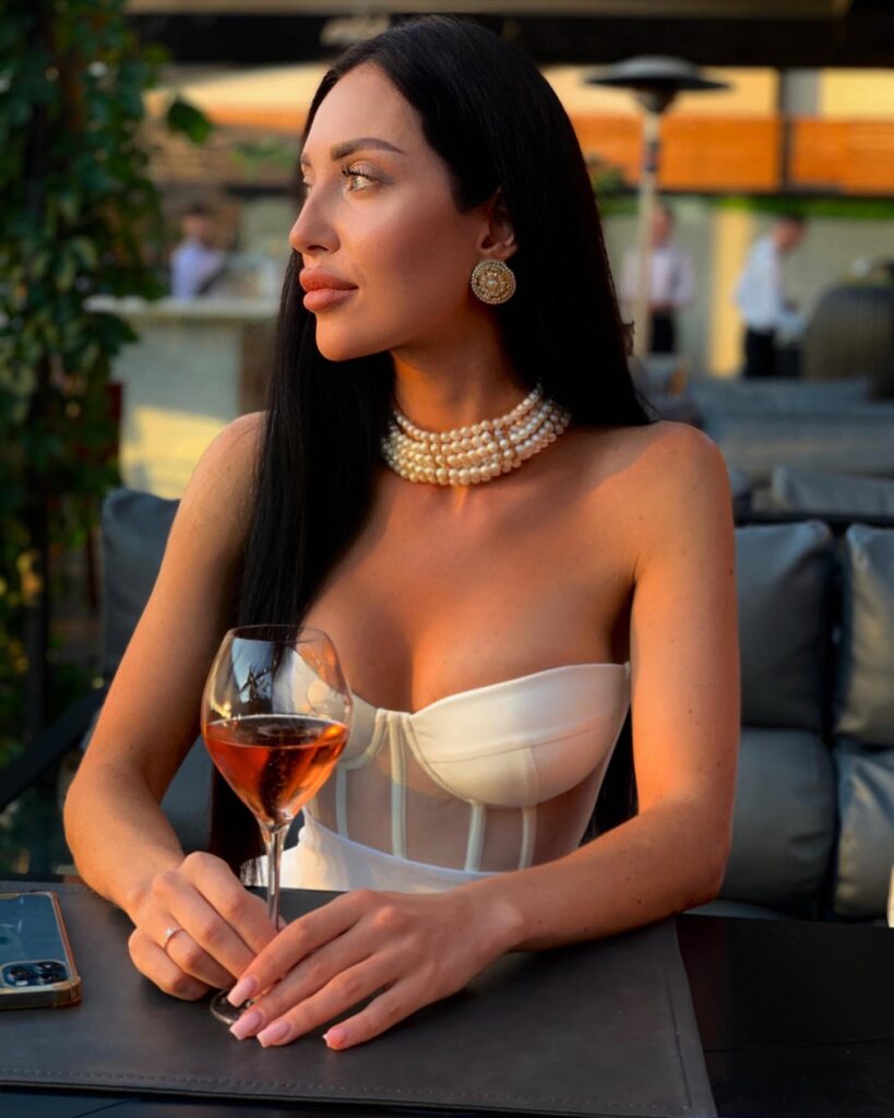 kris_tina_zadorozhnaya_1659457523_2896062071684056399_2292594737