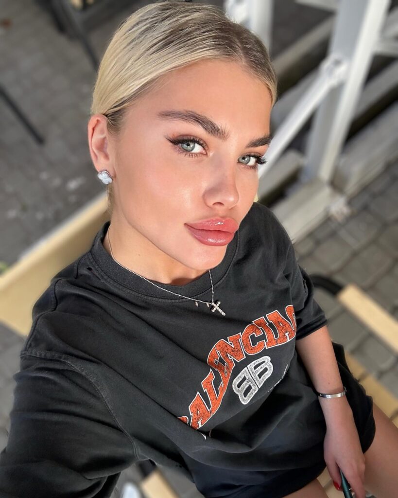 linaaarom_1692635965_3174383015672836006_1601768991