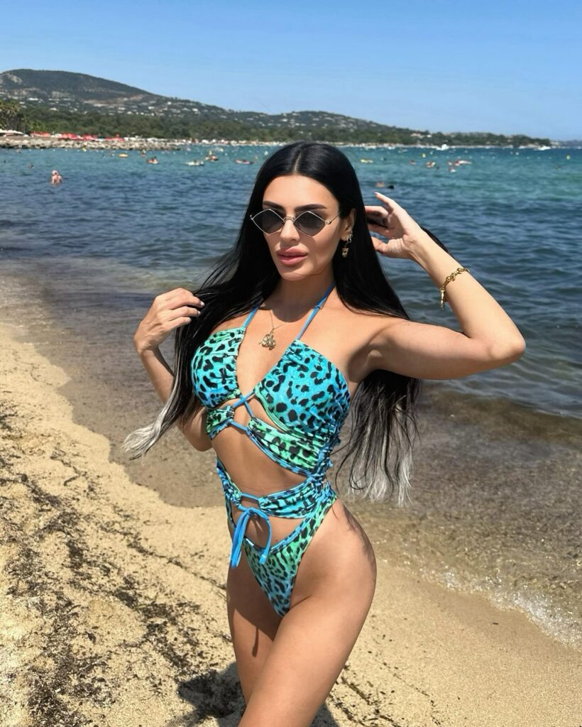 __miss__brunette___1722869303_3427998633221655723_373539331