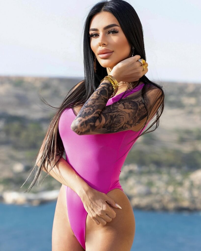 __miss__brunette___1731022776_3496394919739358981_373539331
