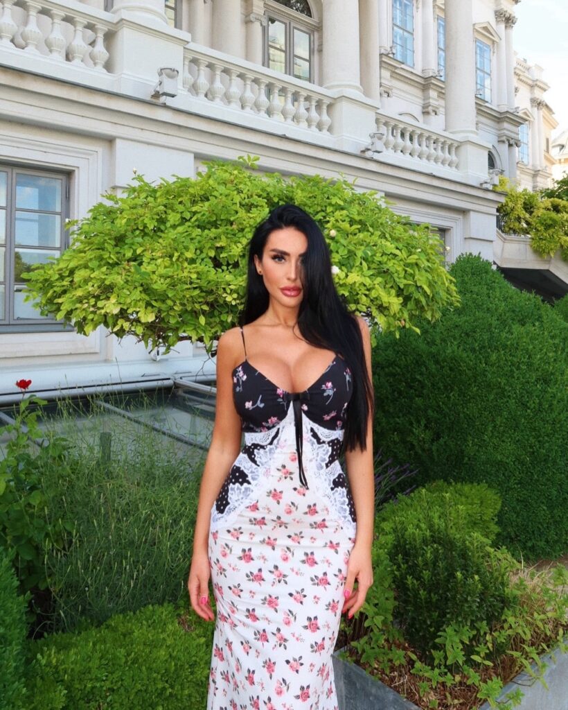 my-naomi-m_1716563943_3375105438876328615_62531851674