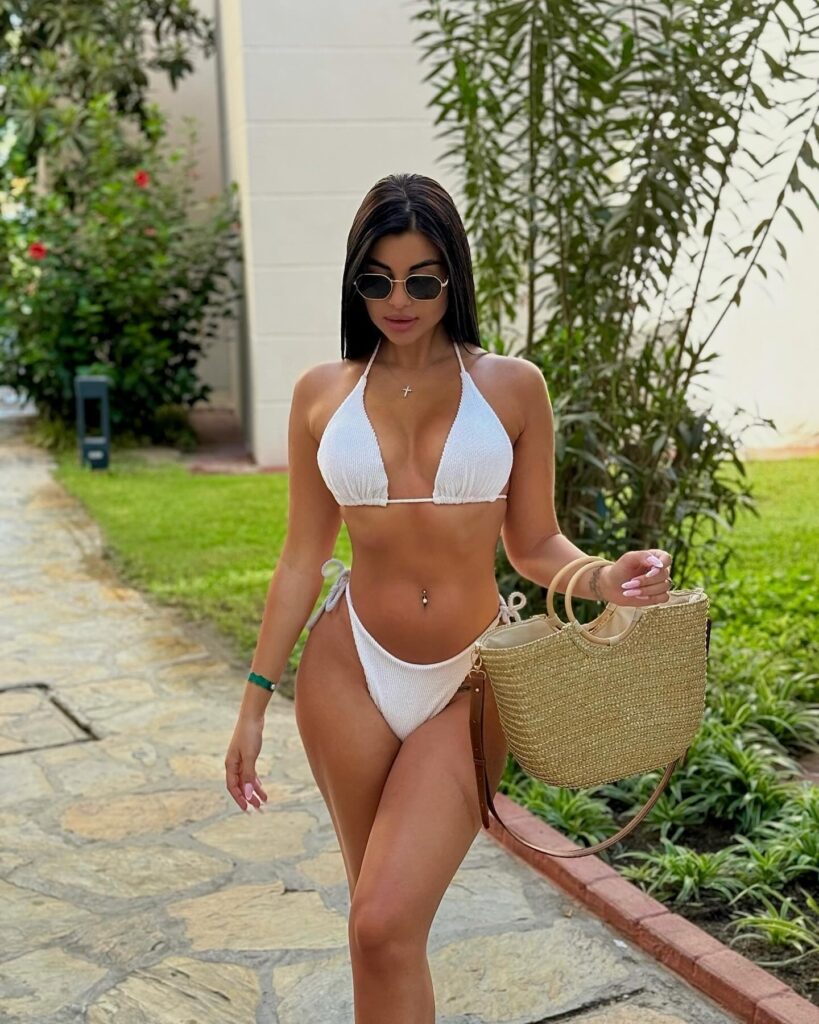 nadiiin-y_1728287565_3473450312031884768_4274377374