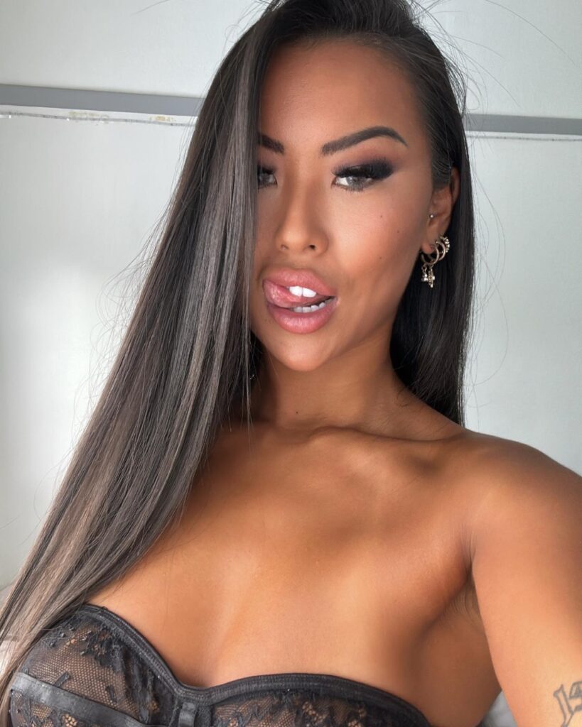 rosiexpoole_1690719574_3158307158285971821_414476367
