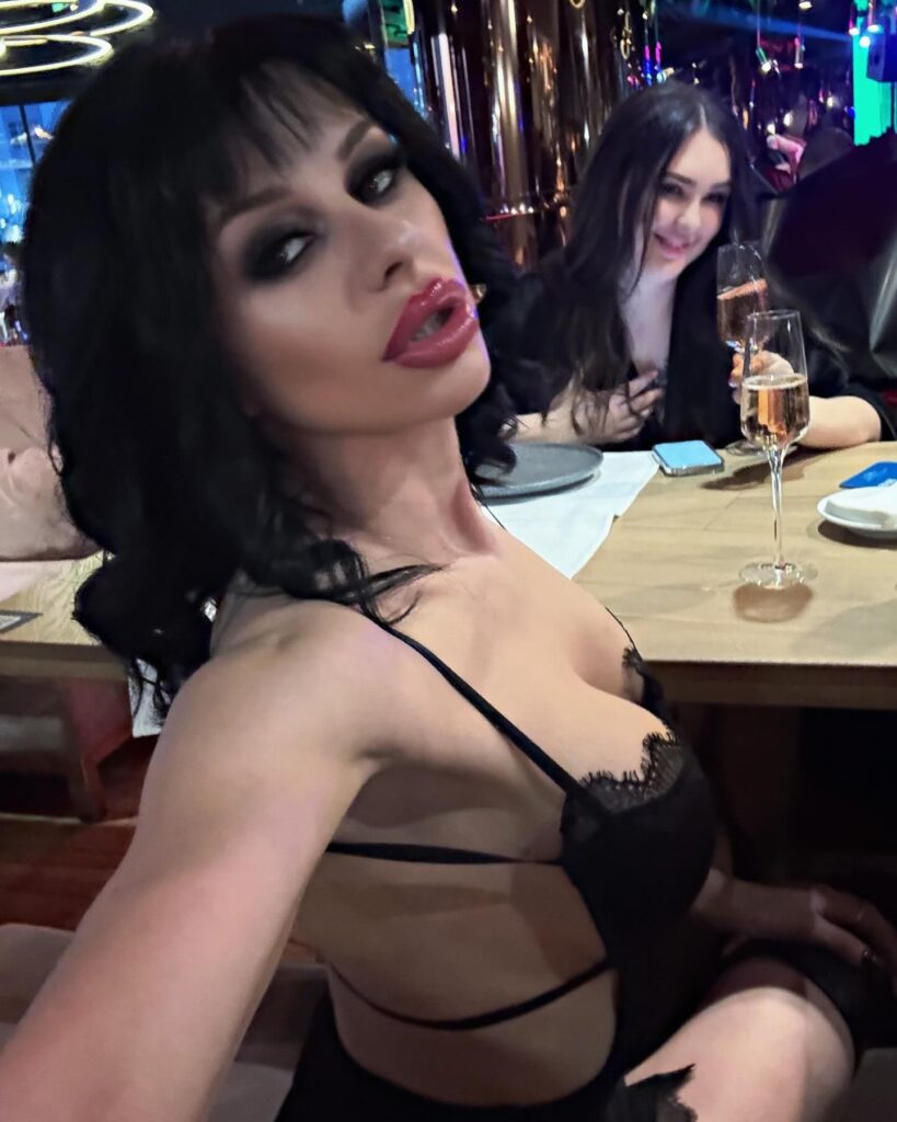 sexotka__1741550352_3584706634942038293_28886640198