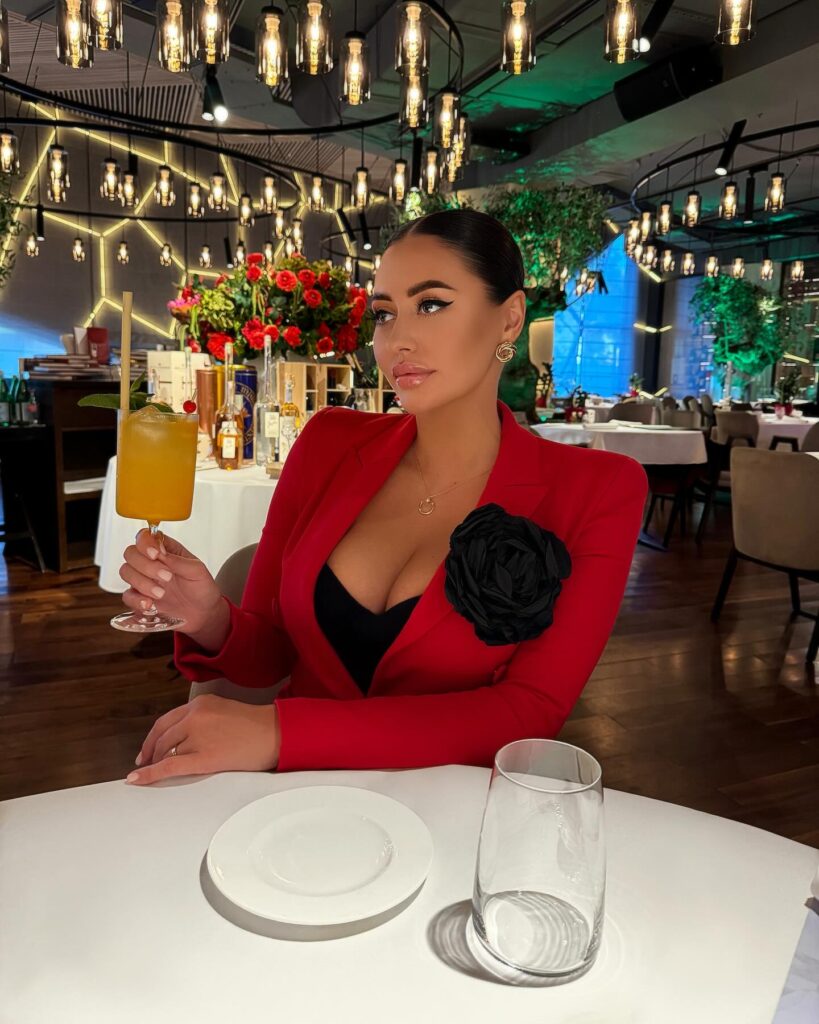 veronika_evans17_1717928756_3386554320175672189_2366023930