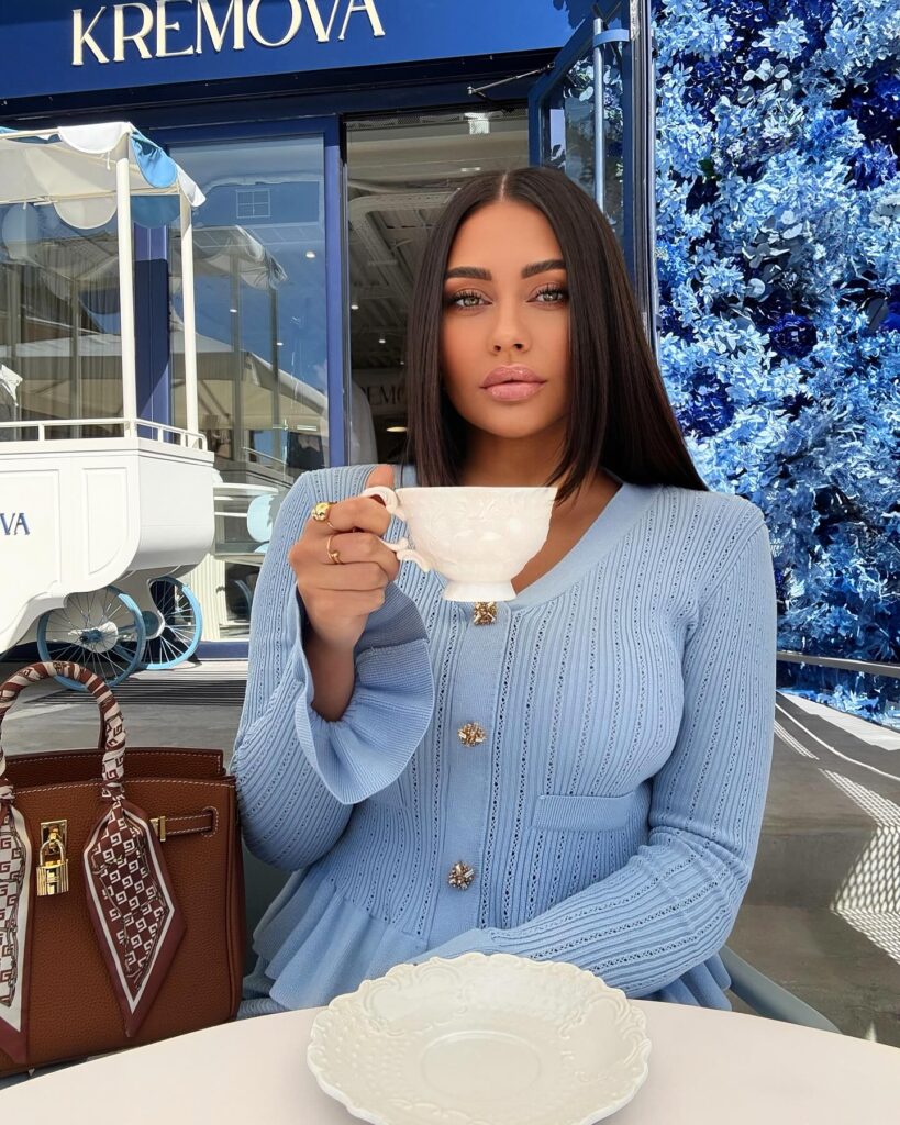 veronika_evans17_1746347577_3624948669903783533_2366023930