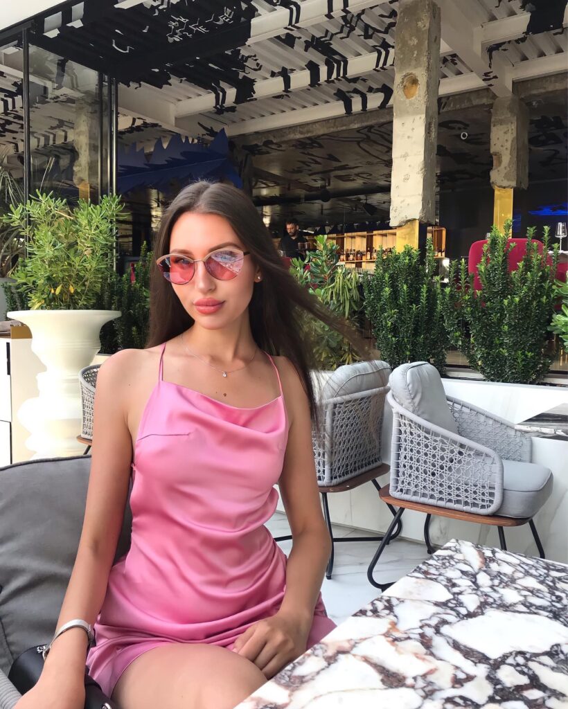 _brunette_di_1658515977_2888163811870633799_40726732077