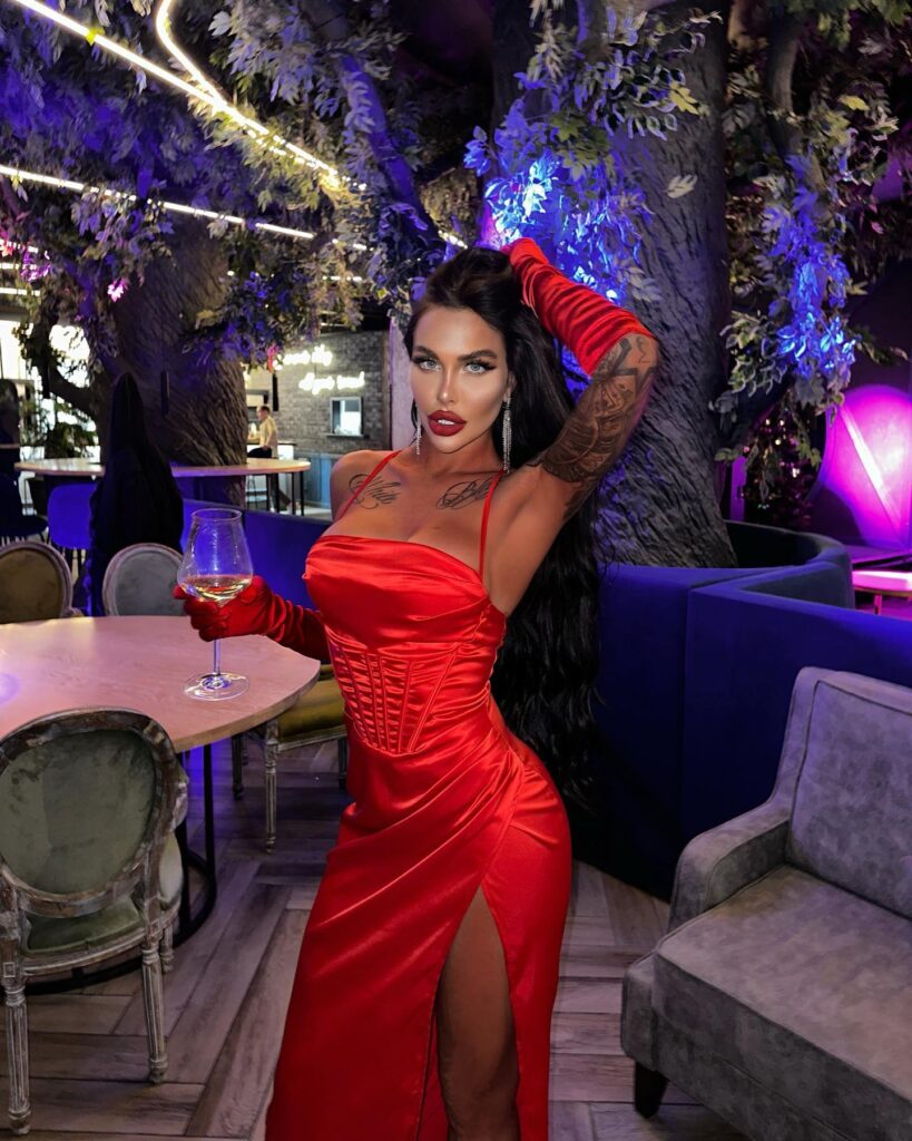 karmelitta__escobar_1672058932_3001770353398865754_46409056443