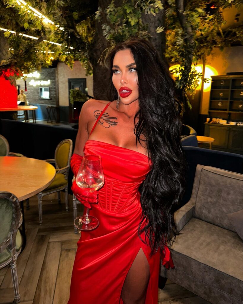 karmelitta__escobar_1672058932_3001770353407211999_46409056443
