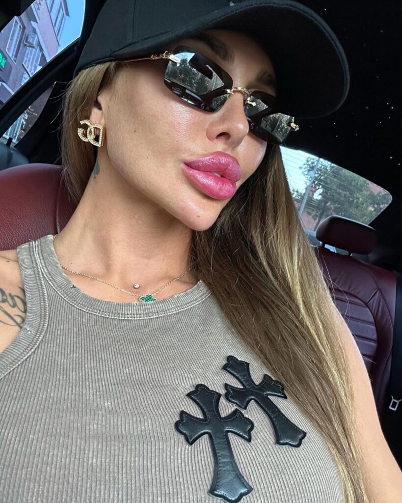 karmelitta__escobar_1691263499_3162869934357367256_46409056443