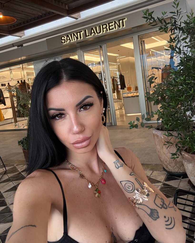 laralazia_1749237269_3649189164205933823_5542802450