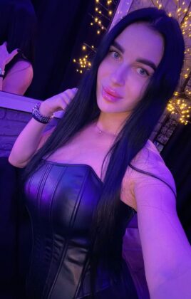 Ella (647) Ella (647)