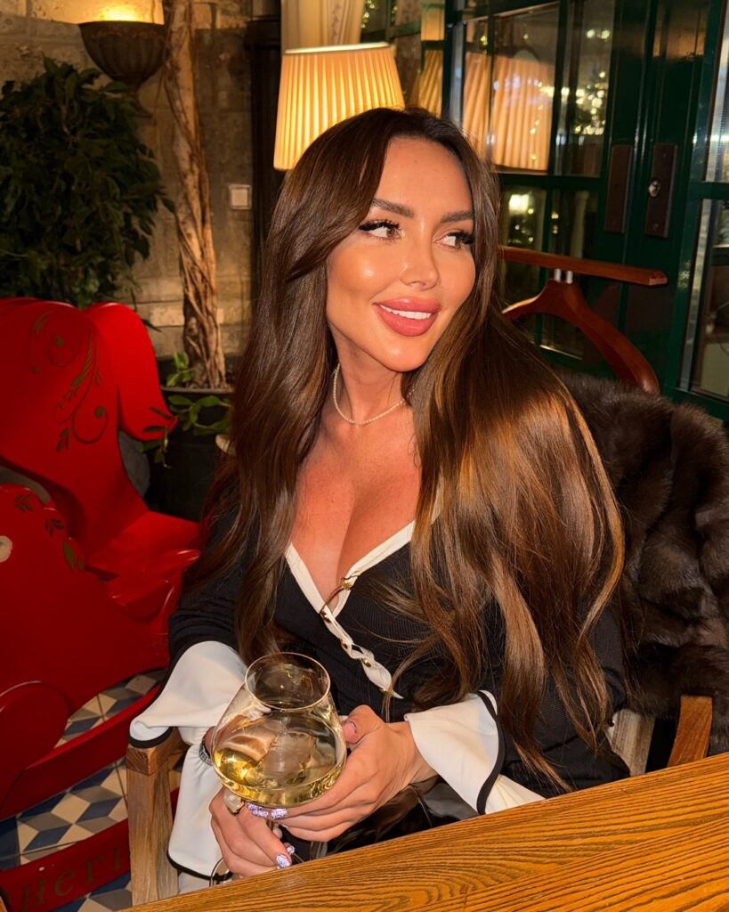 veronika_lips_1736871116_3545454346377862621